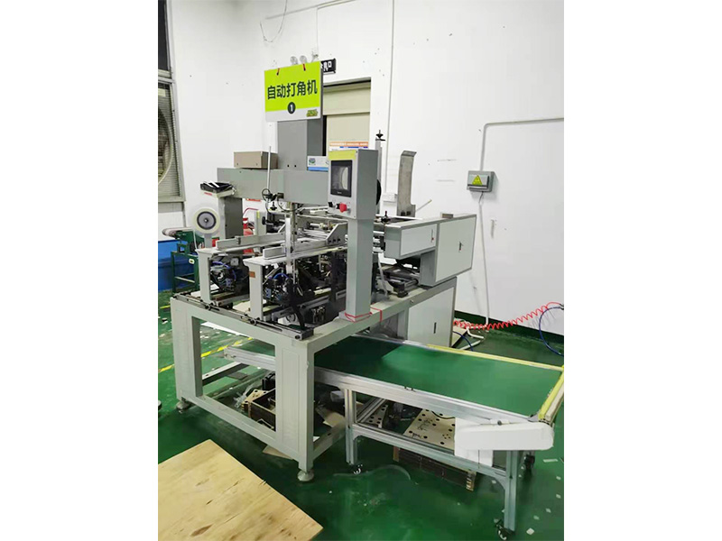 Automatic cornering machine